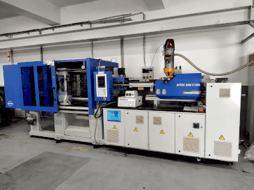 Frontansicht der INVERA Intec 250/1110 Maschine