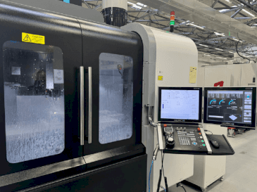Frontansicht der Hurco VMX42HSRTi  Maschine