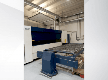 Frontansicht der TRUMPF TruLaser 1030 Maschine