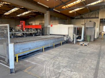 Frontansicht der Bystronic BySprint Fiber 6520  Maschine