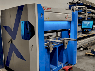 Frontansicht der Euromac FXbend 1547  Maschine