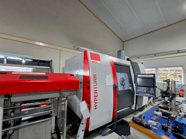 Frontansicht der EMCO HYPERTURN 65-1300 DUOTURN Maschine