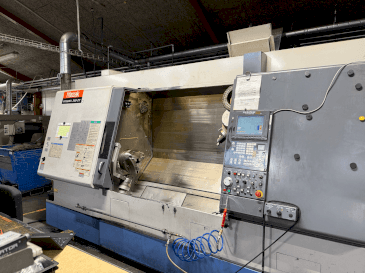 Frontansicht der Mazak Integrex 300-IIY (2002)  Maschine
