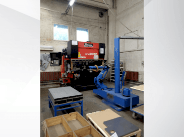 Frontansicht der AMADA HFBO 50 20 Maschine