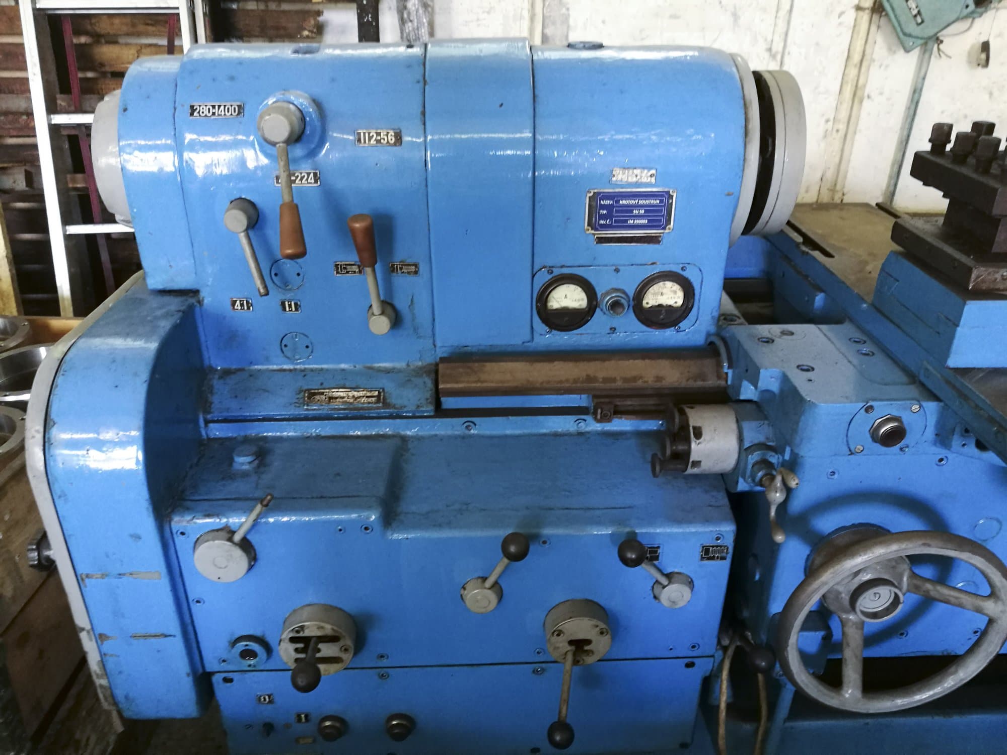Frontansicht der TOS SU 50/1500 Maschine