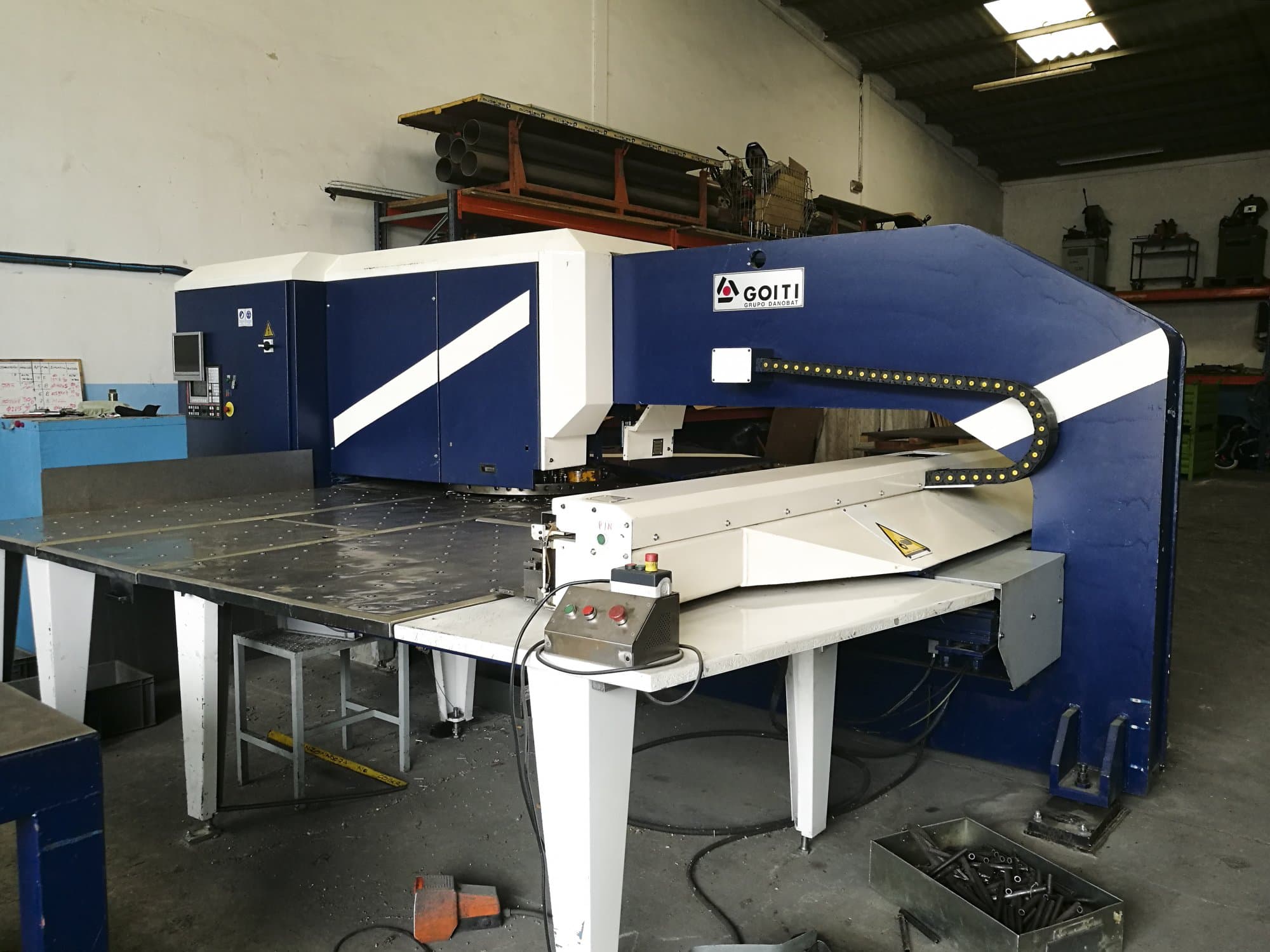 Rechte Ansicht der GOITI PGA-2 Maschine