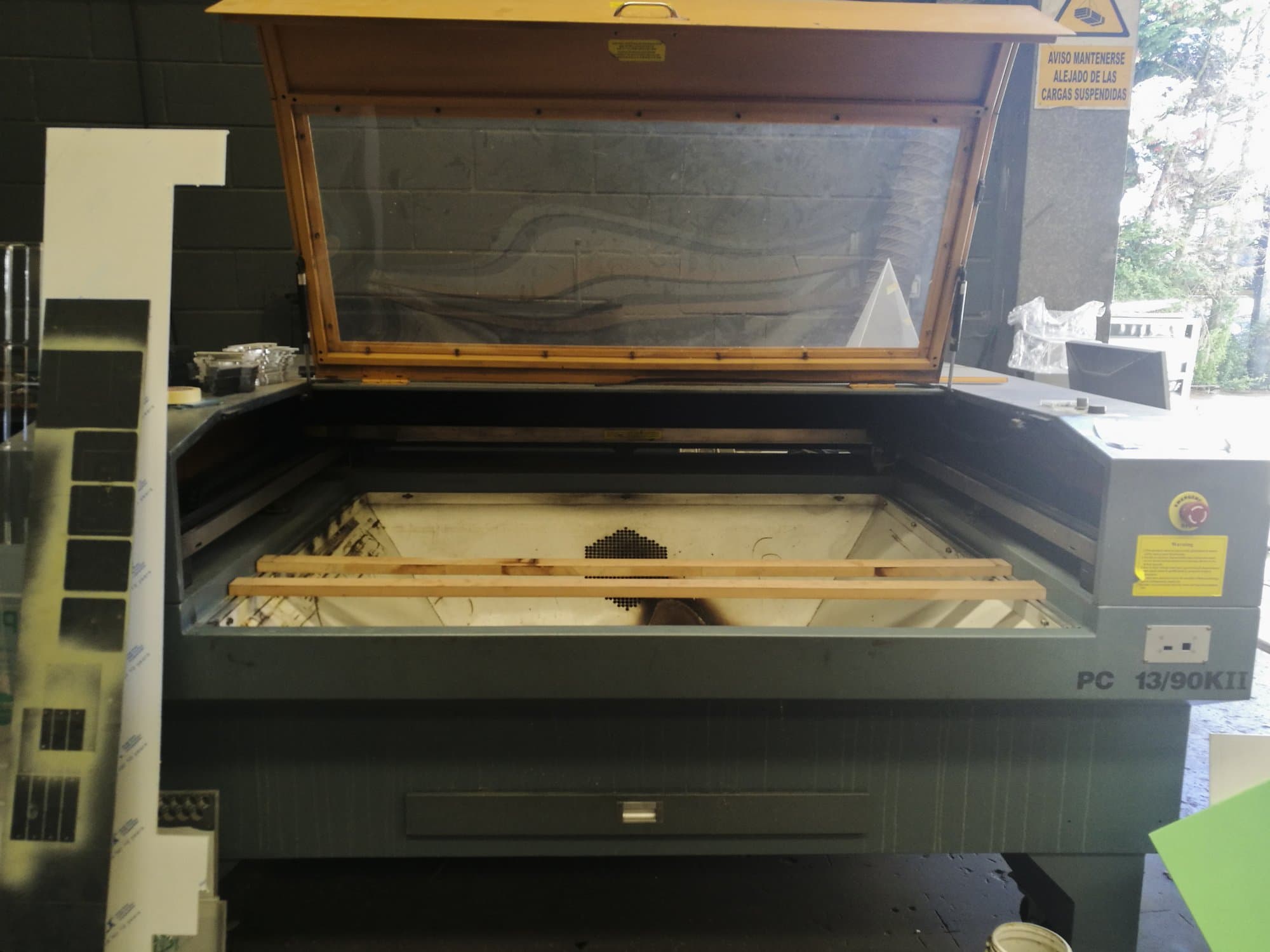 Frontansicht der PC 13/90KII Maschine