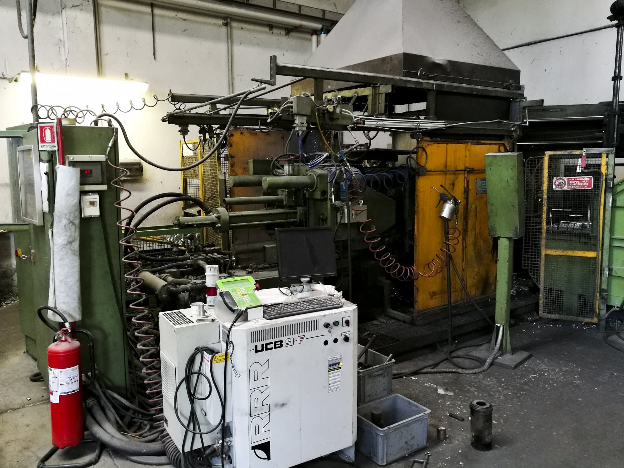 Linke Ansicht der Bühler H-250 B Maschine