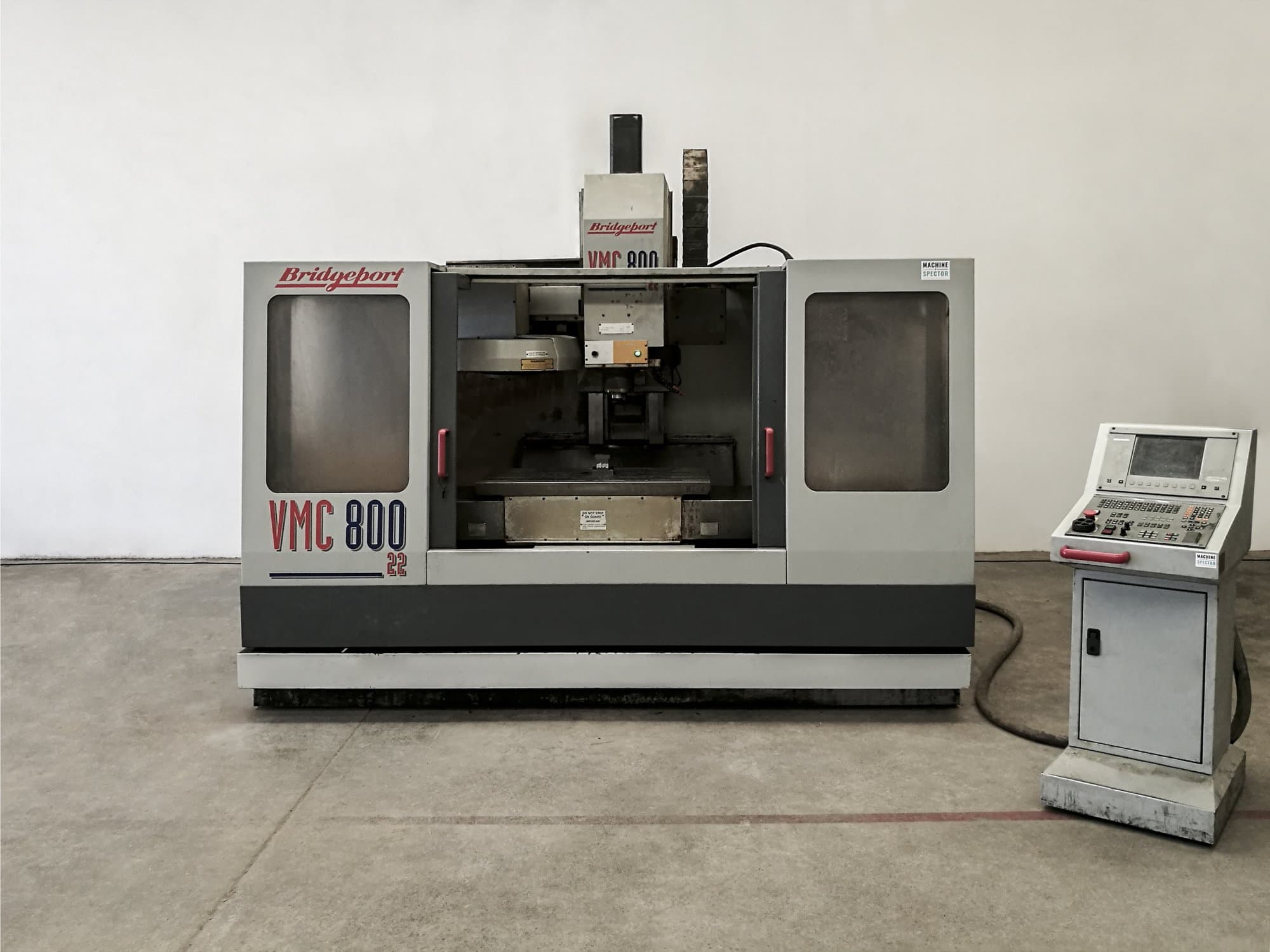 Frontansicht der Bridgeport VMC 800.22 Maschine