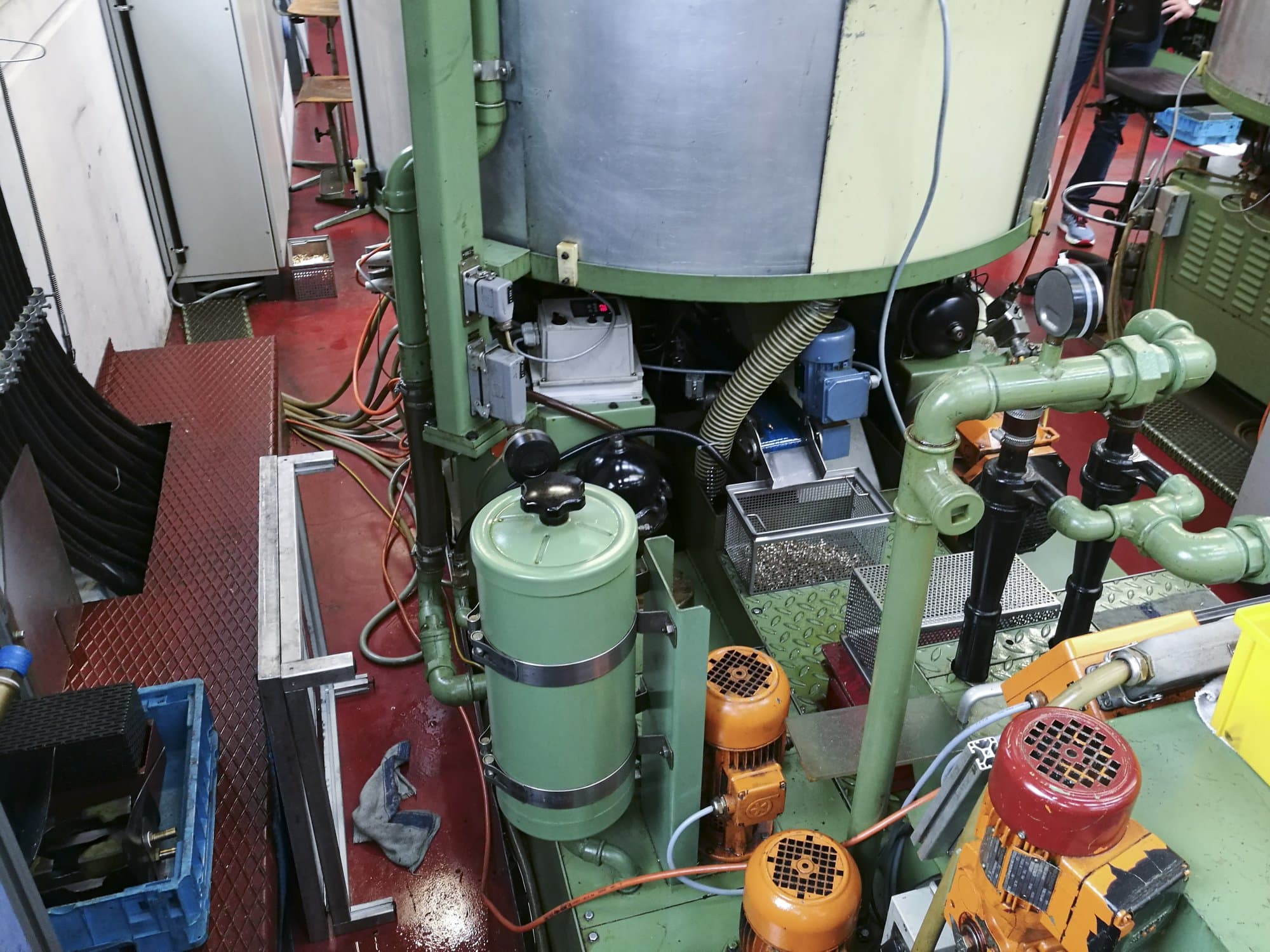 Ausschnitt der RIS-INGOLD Rismatic 151LN-6 Maschine