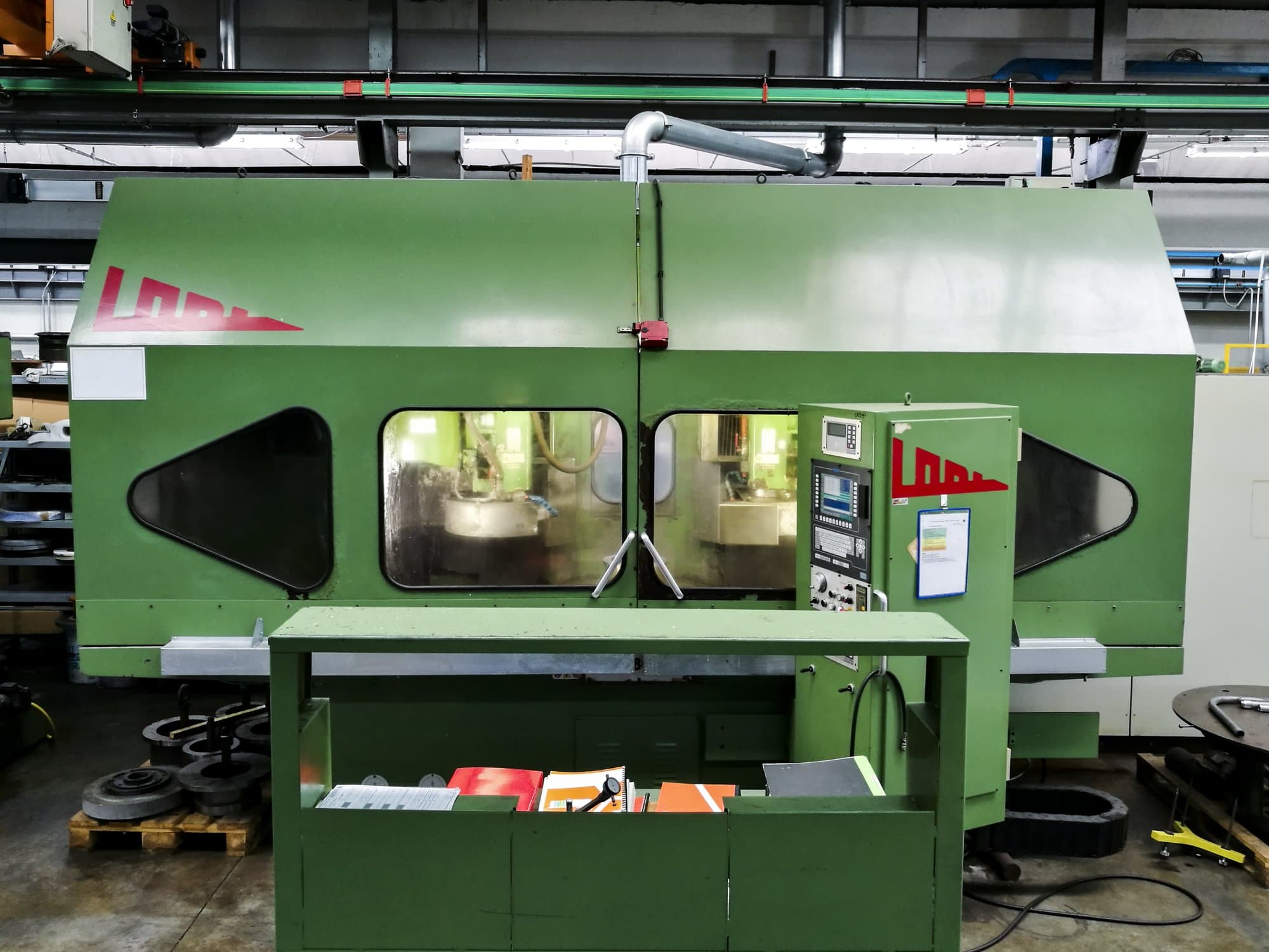 Frontansicht der Lodi RTR S800 CNC Maschine