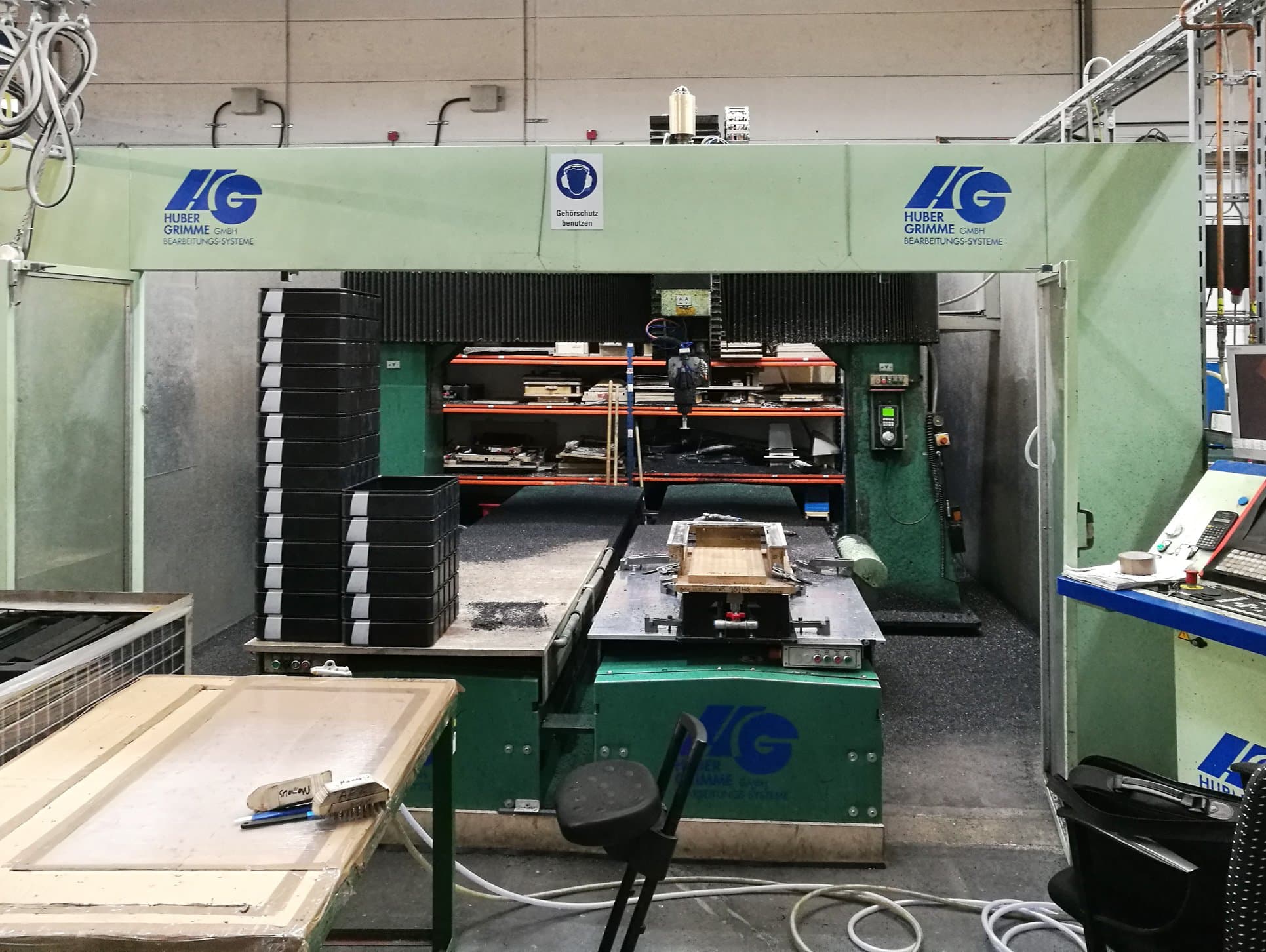 Frontansicht der Huber&Grimme HG3000T Maschine