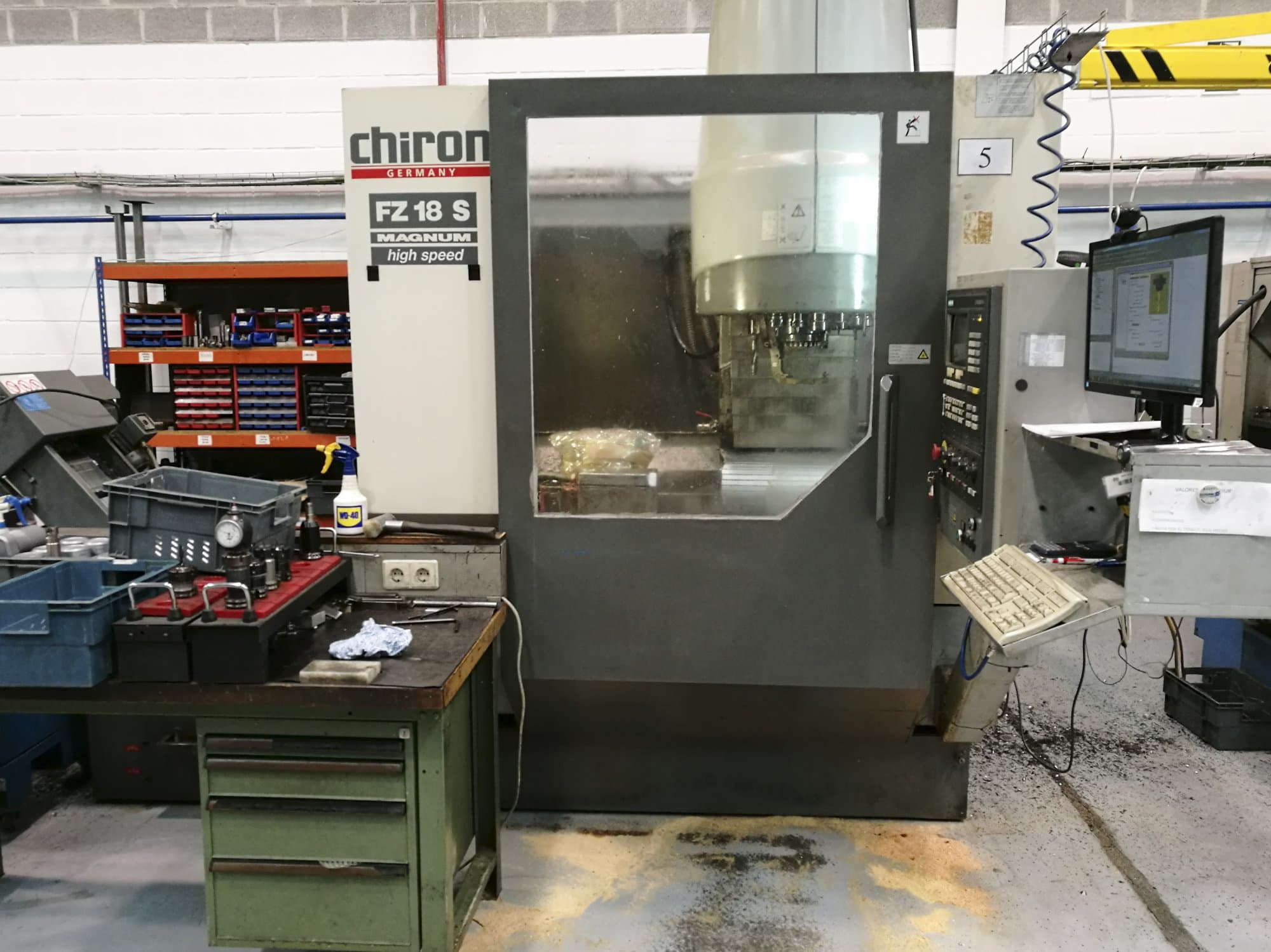 Frontansicht der Chiron FZ18 S Magnum Maschine