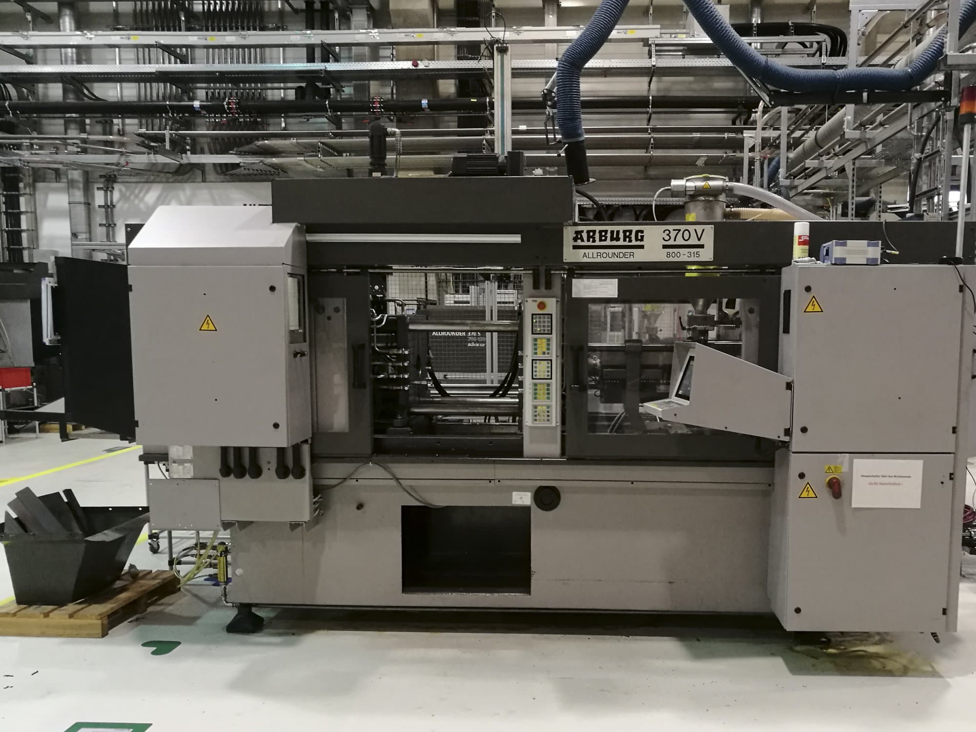 Frontansicht der Arburg 370V 800-315 Maschine