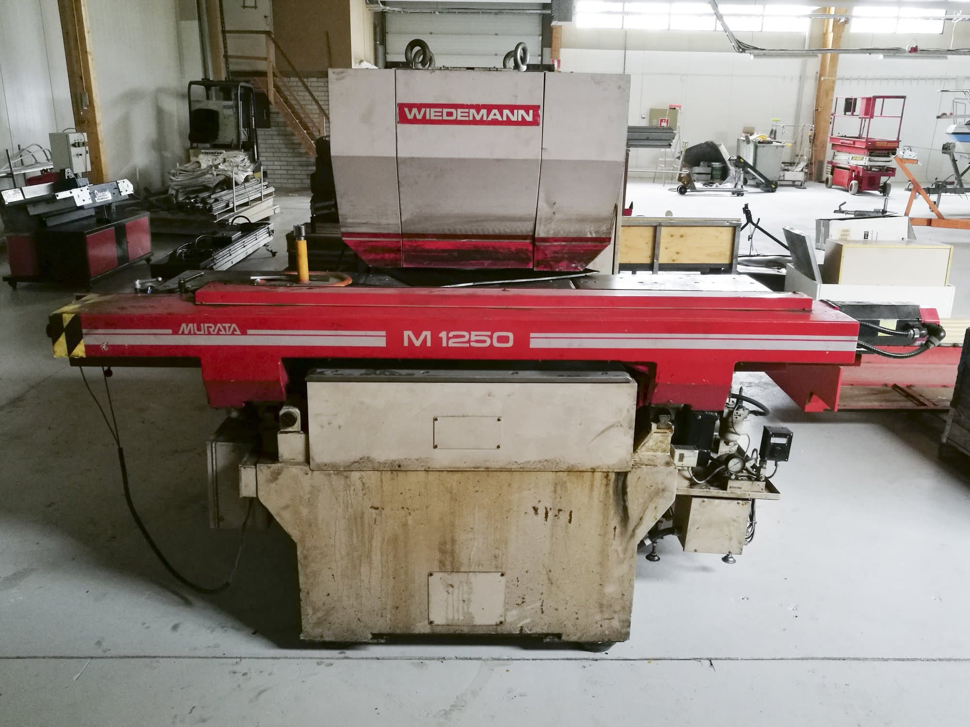 Frontansicht der Murata Wiedemann M-1250 Maschine