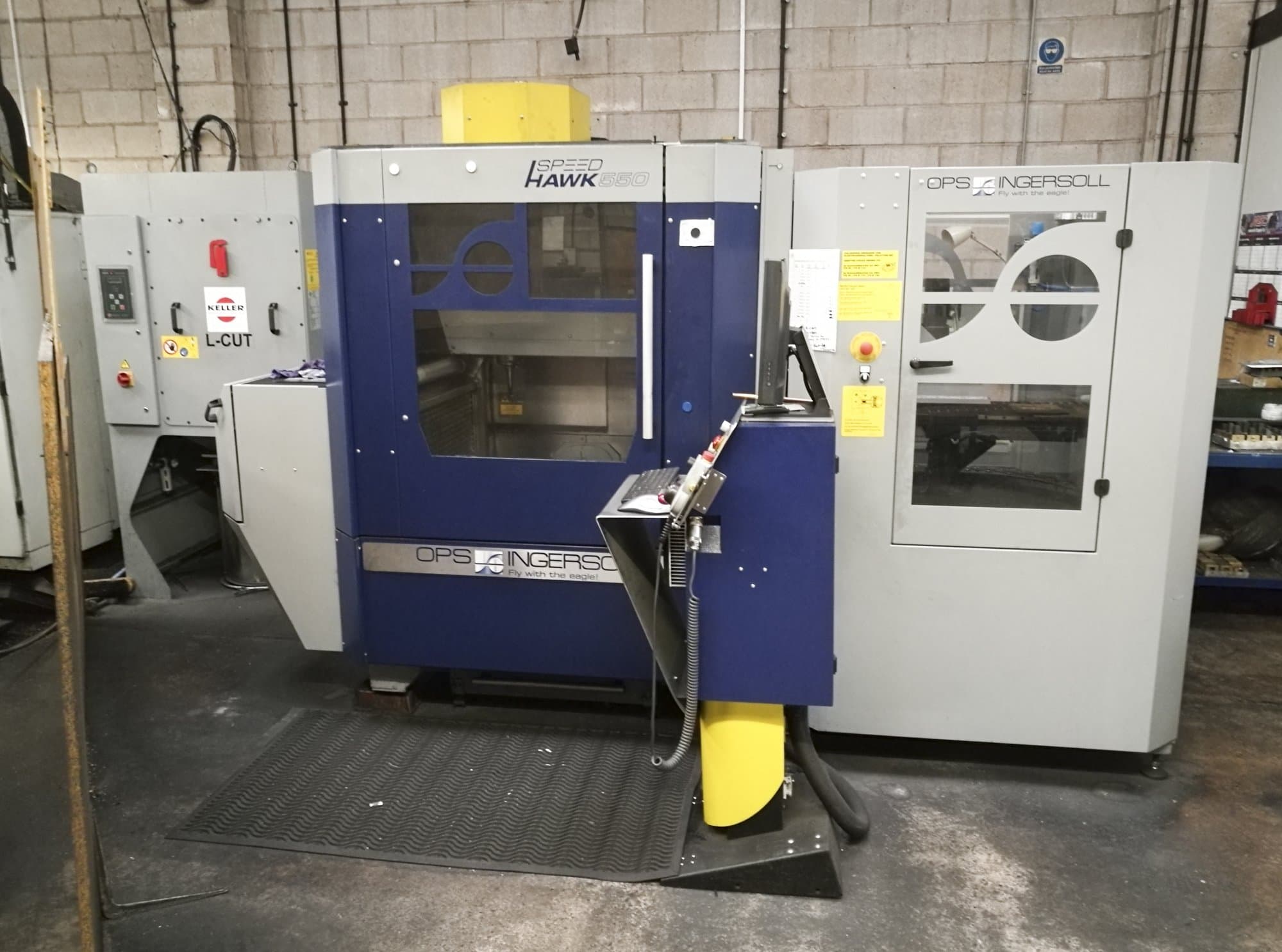 Frontansicht der OPS-INGERSOLL Speed Hawk 550 Maschine