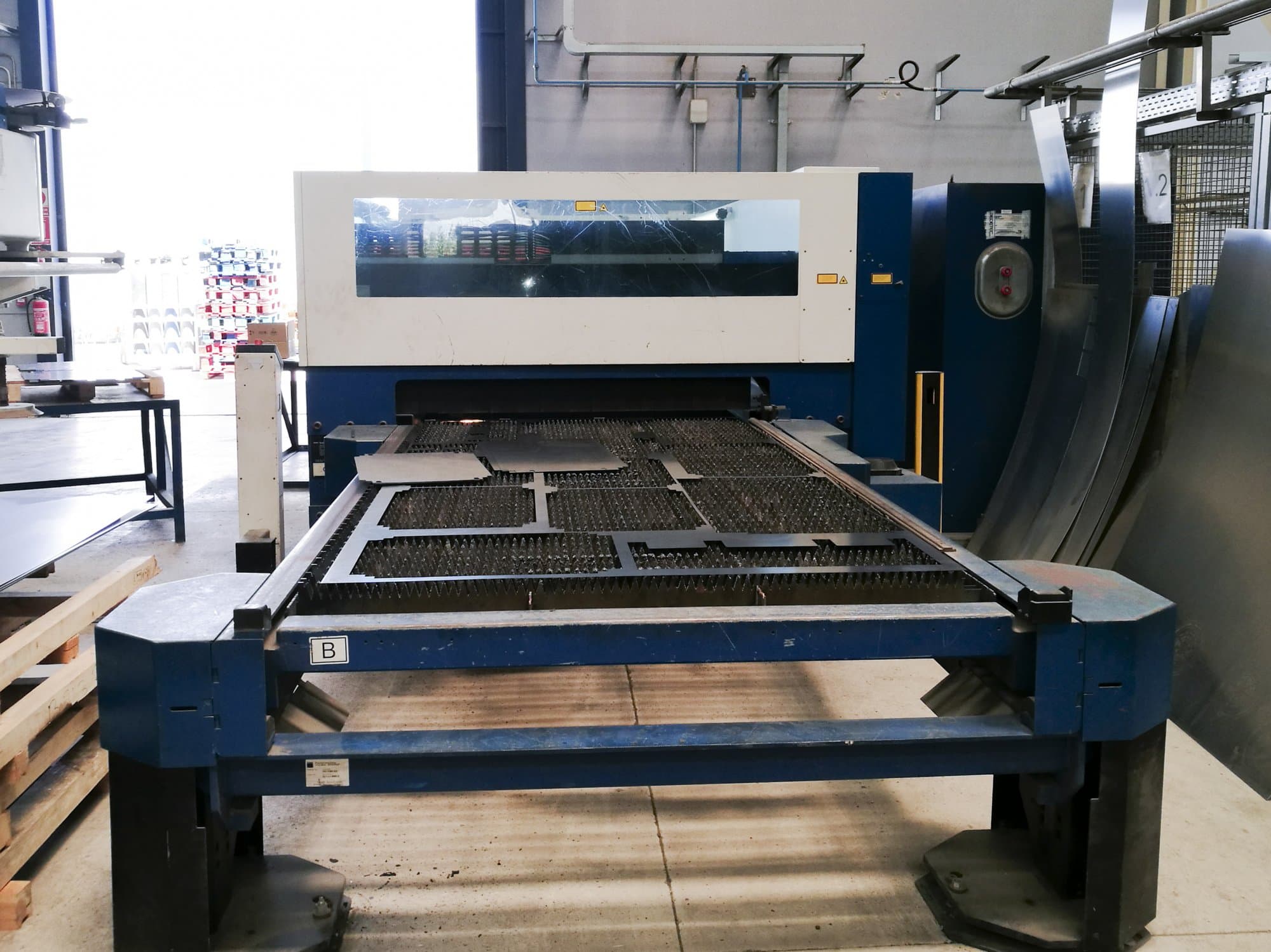 Frontansicht der Trumpf TruLaser 3530 Maschine