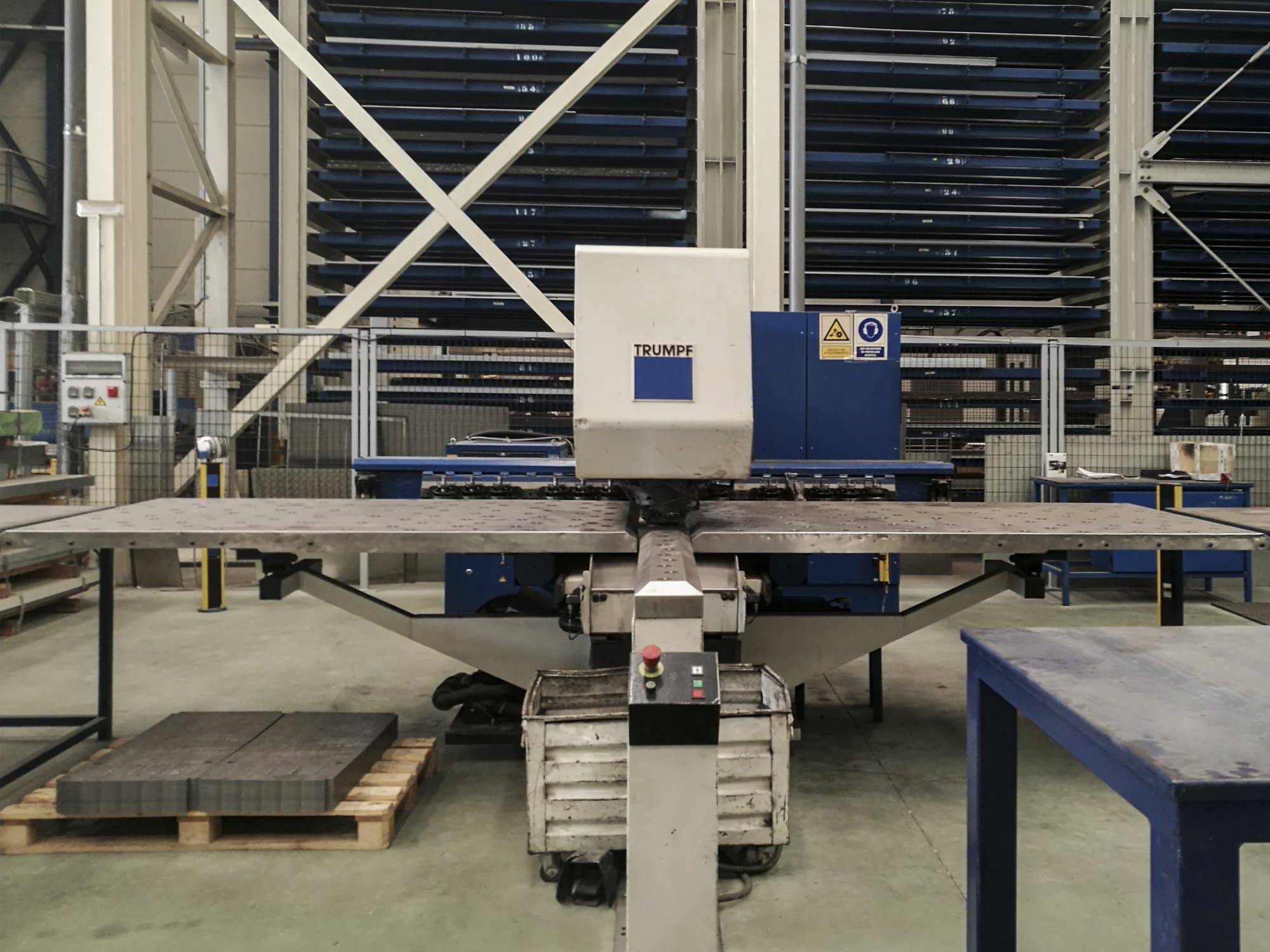 Vorderansicht der Trumpf Trumatic 200 Maschine
