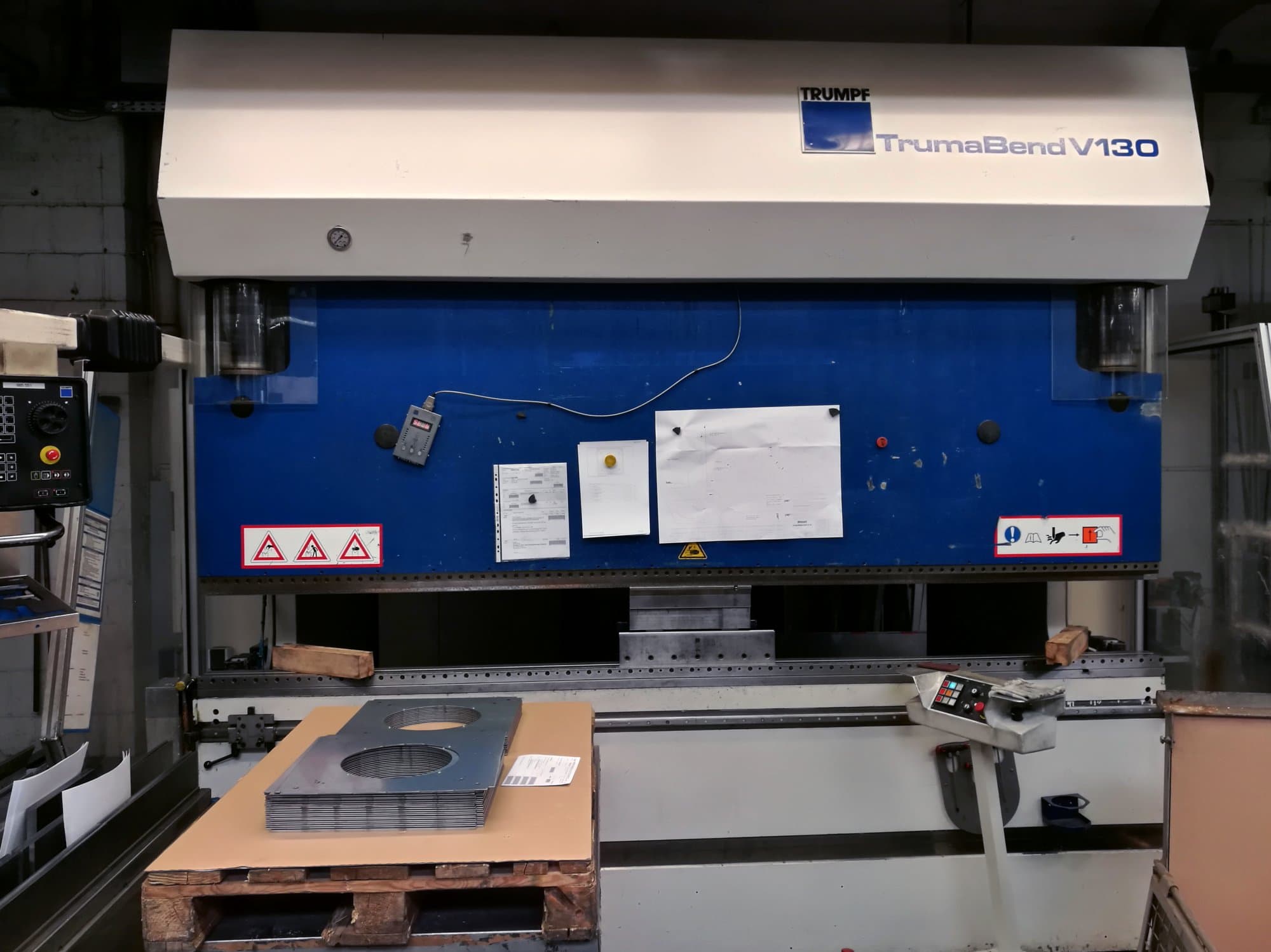 Frontansicht der Trumpf TrumaBend V130 Maschine