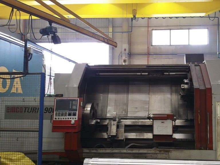 Frontansicht der EMCO EMCOTURN 900 Maschine