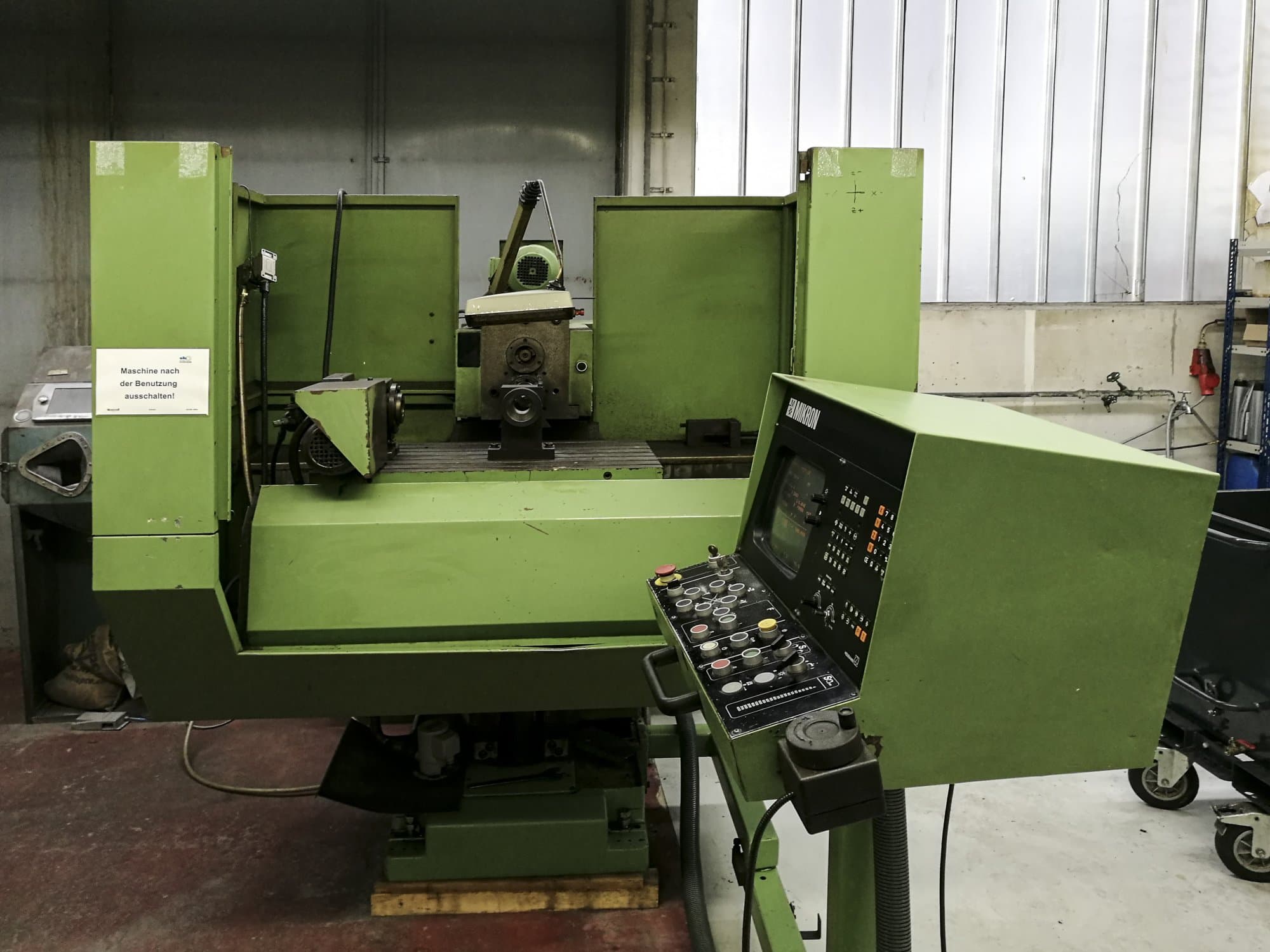 Frontansicht der Mikron WF-31 D Maschine