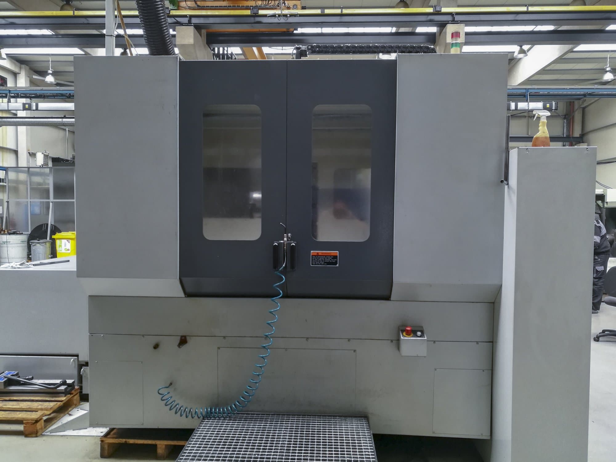 Frontansicht der MORI SEIKI MH-633 Maschine