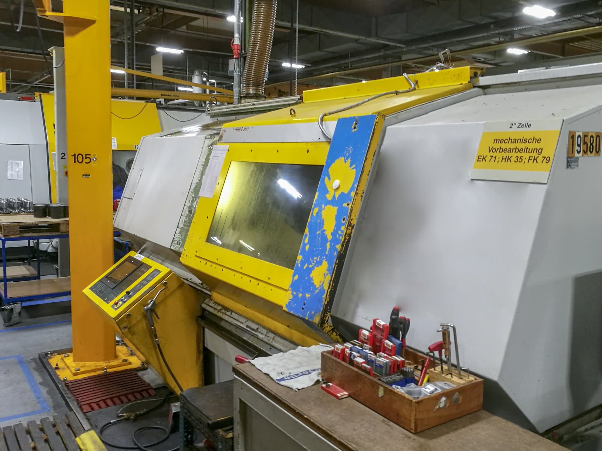 Rechte Ansicht der OERLIKON BOEHRINGER VDF 250 C-F Maschine