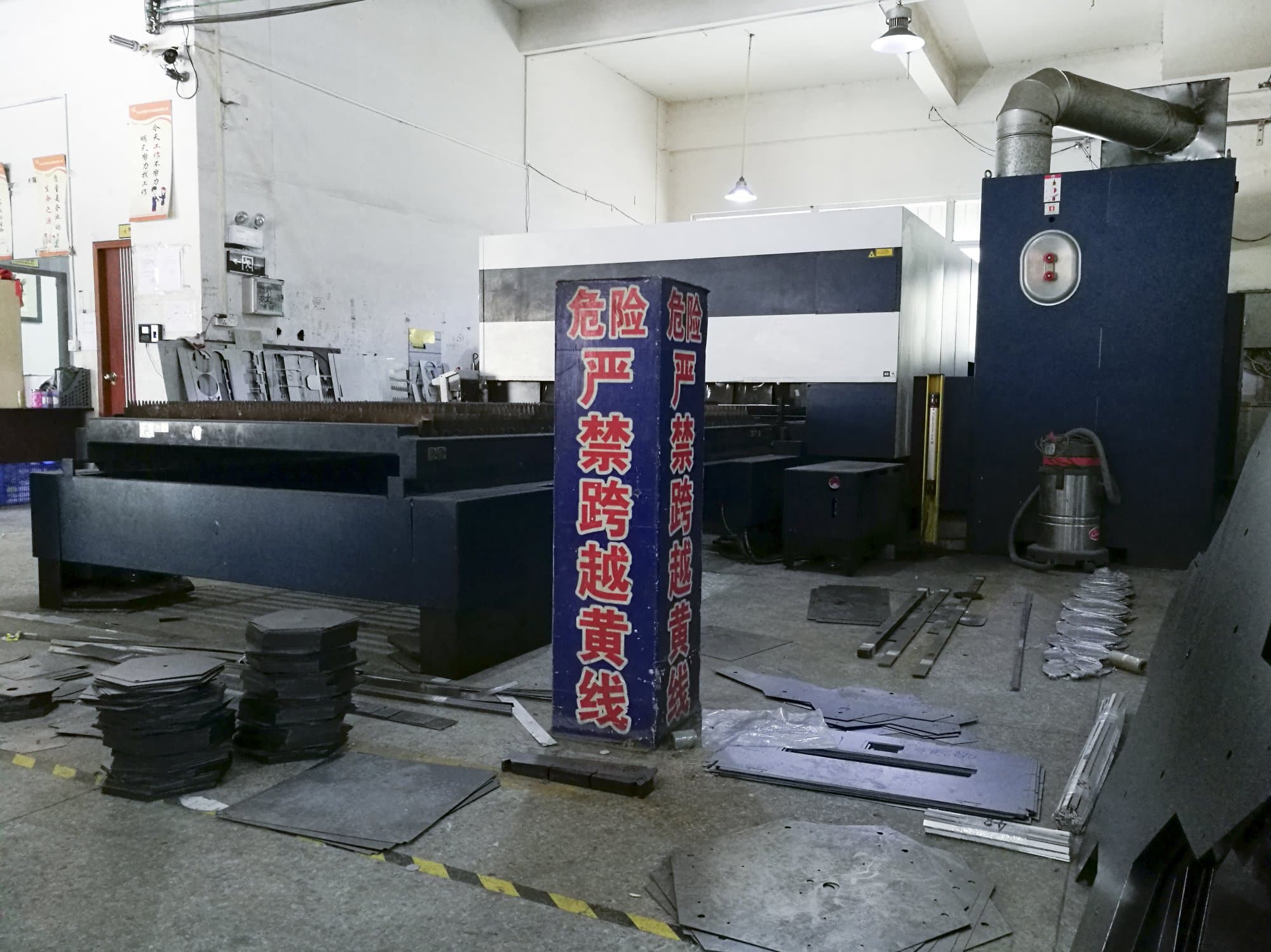 Rechte Tischansicht der Trumpf TruLaser 3030 Maschine