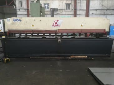 Frontansicht der Ajial CB-640 Maschine
