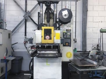 Frontansicht der Kloeckner Desma 956.050 ZO Maschine