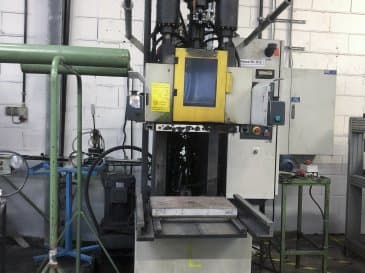 Frontansicht der Kloeckner Desma 956.050 ZO Maschine