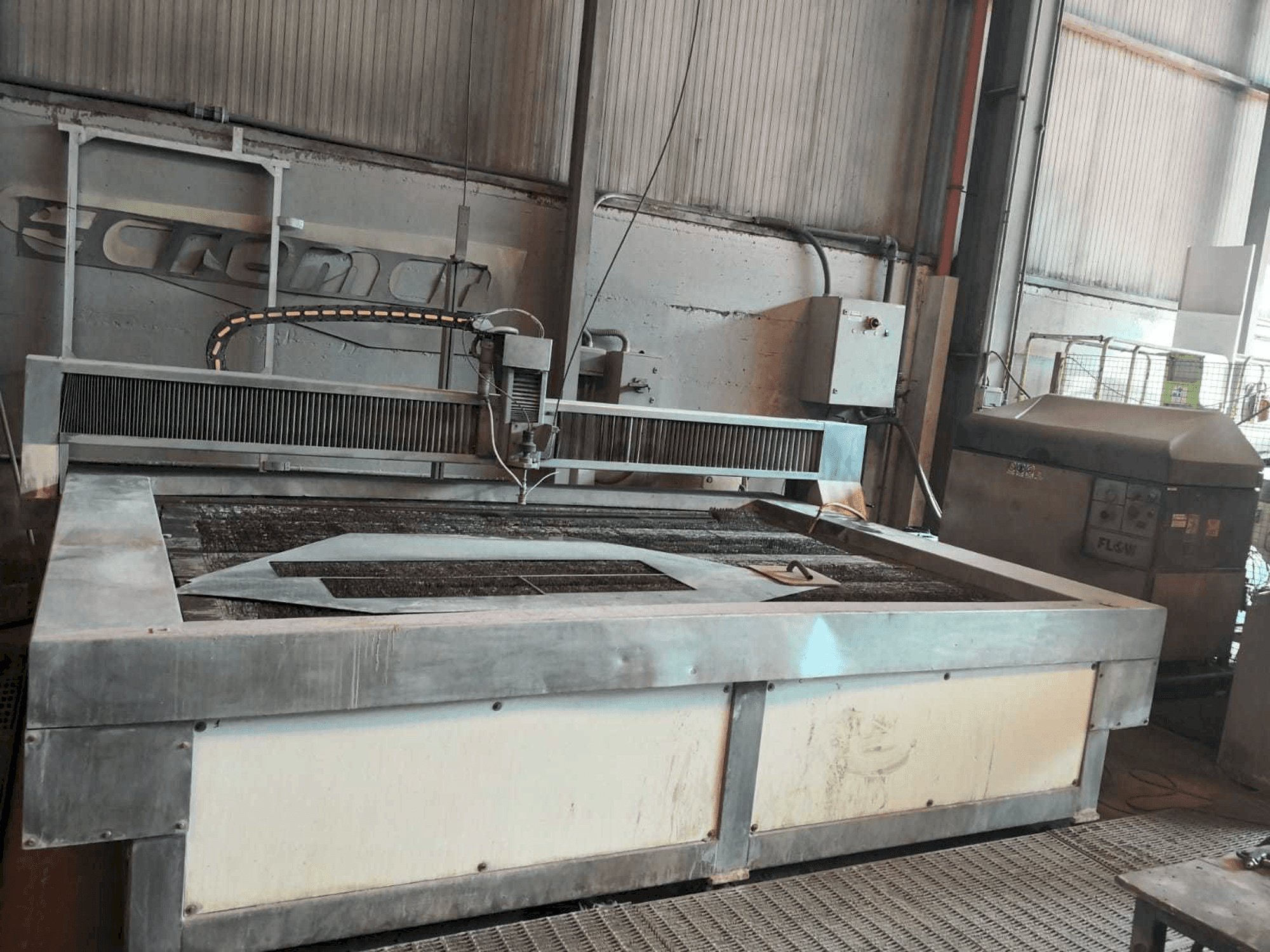 Front view of Flow 7xs 55 machine