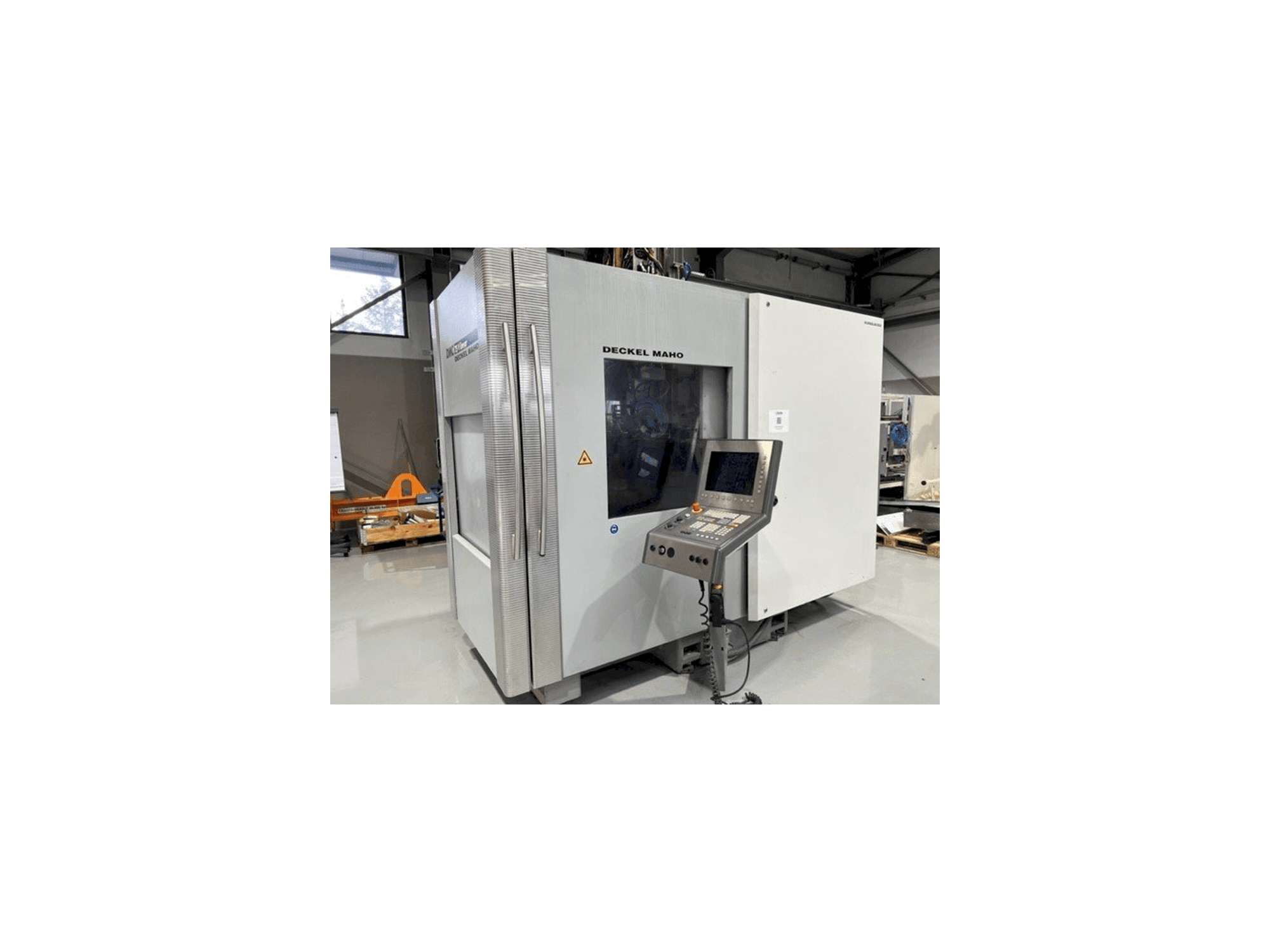 Front view of DECKEL MAHO DMC 75 V linear machine