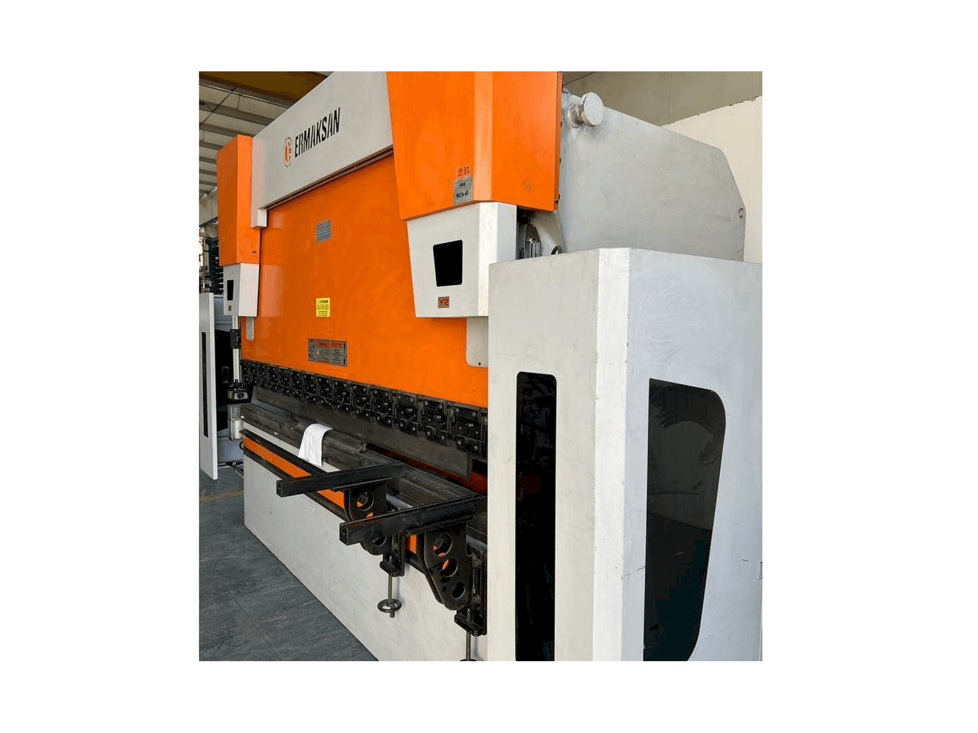 Front view of ERMAKSAN Speed Bend Pro 3100x175 machine