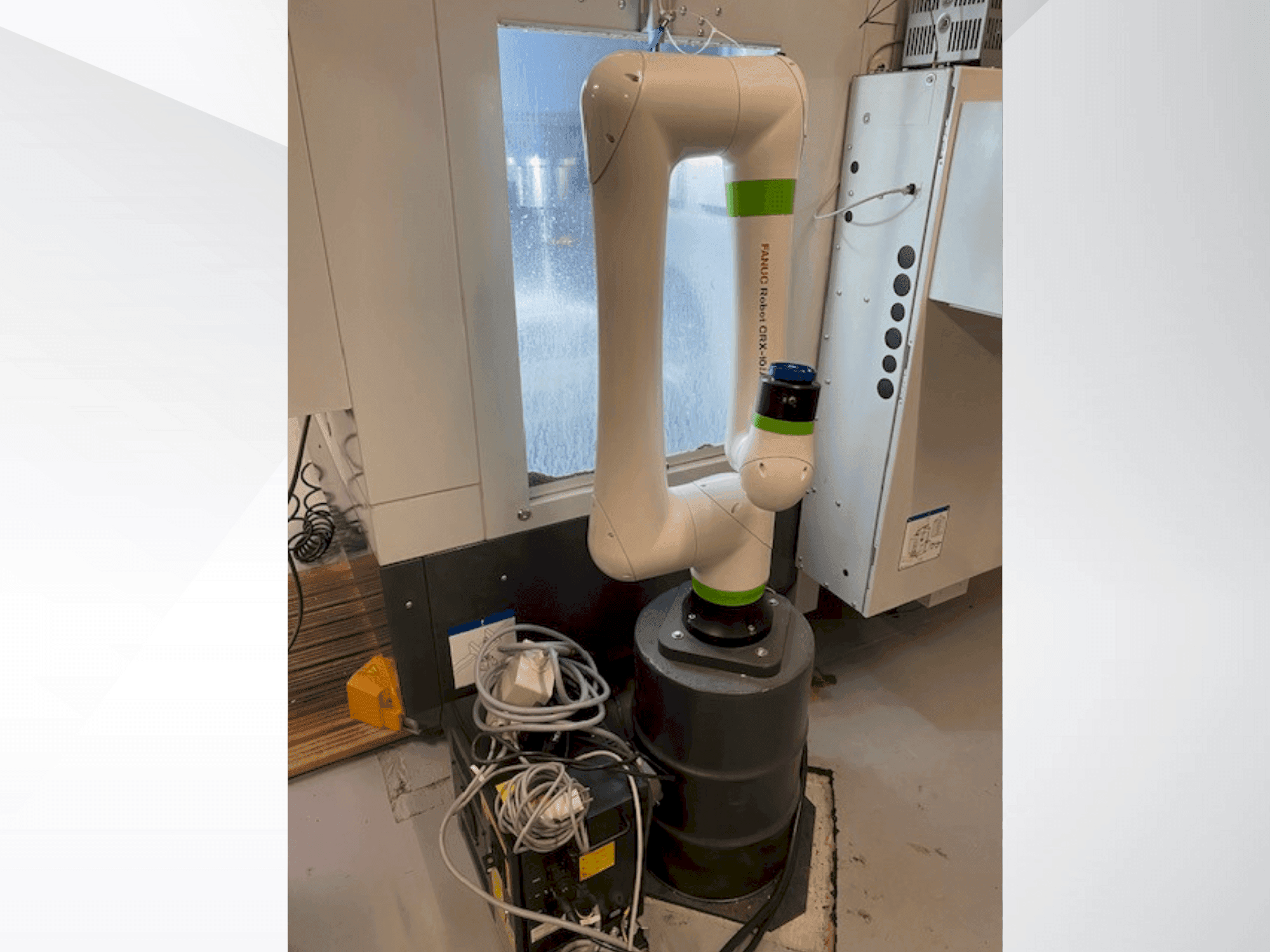 Frontansicht der FANUC CRX10iA Maschine