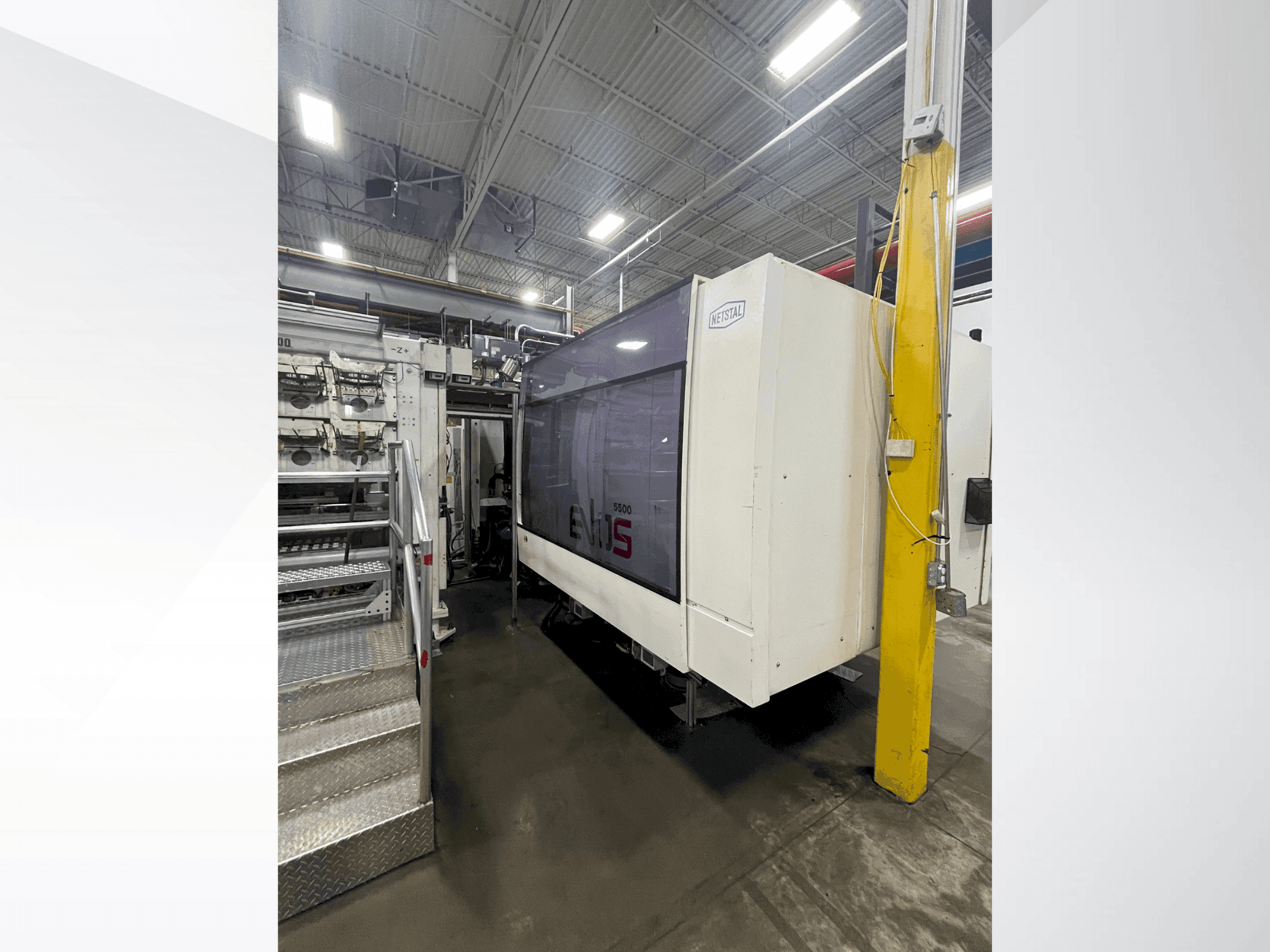 Frontansicht der Netstal EVOS 5500-2900 Speed Maschine