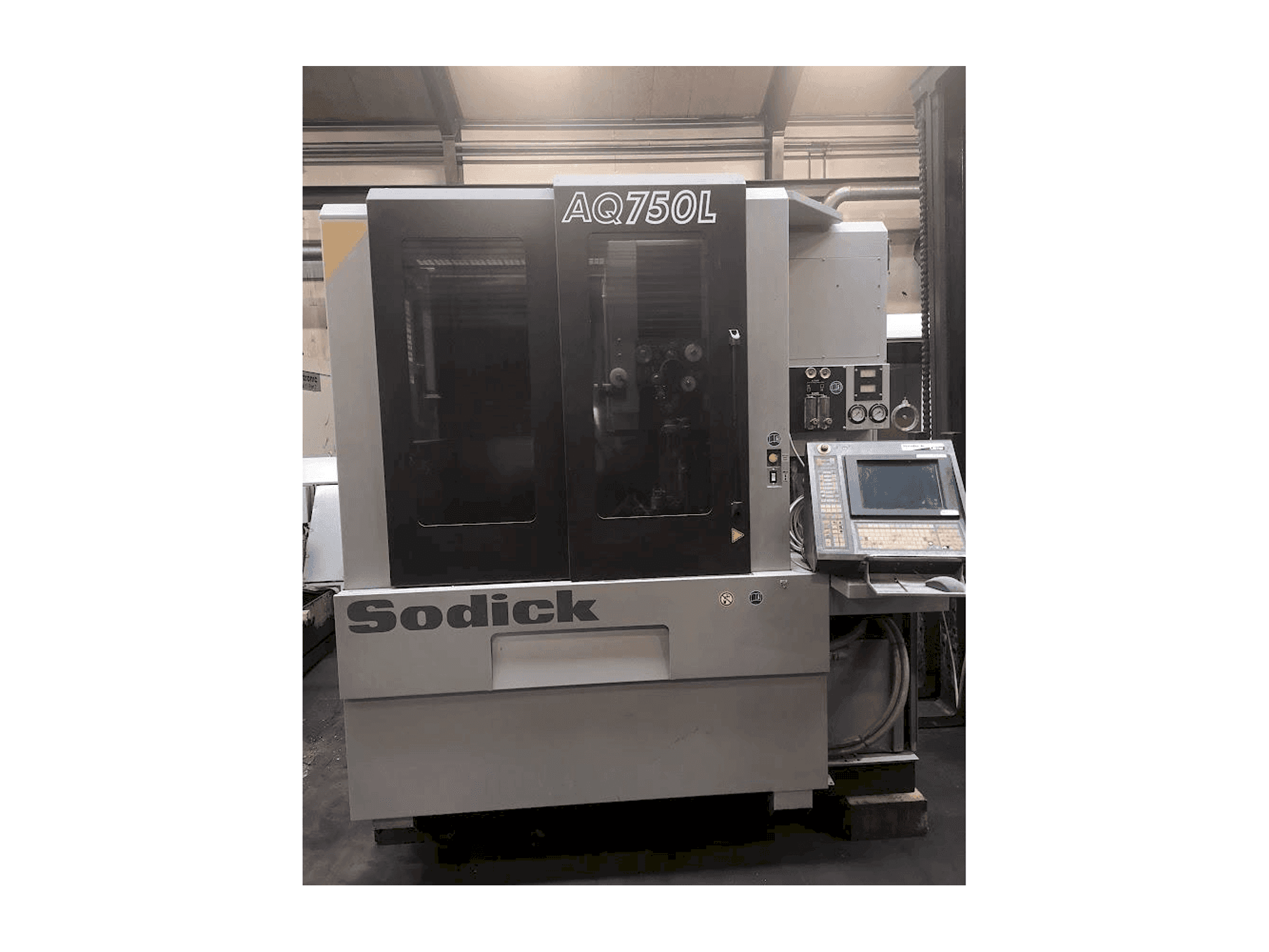 Front view of Sodick AQ750L machine