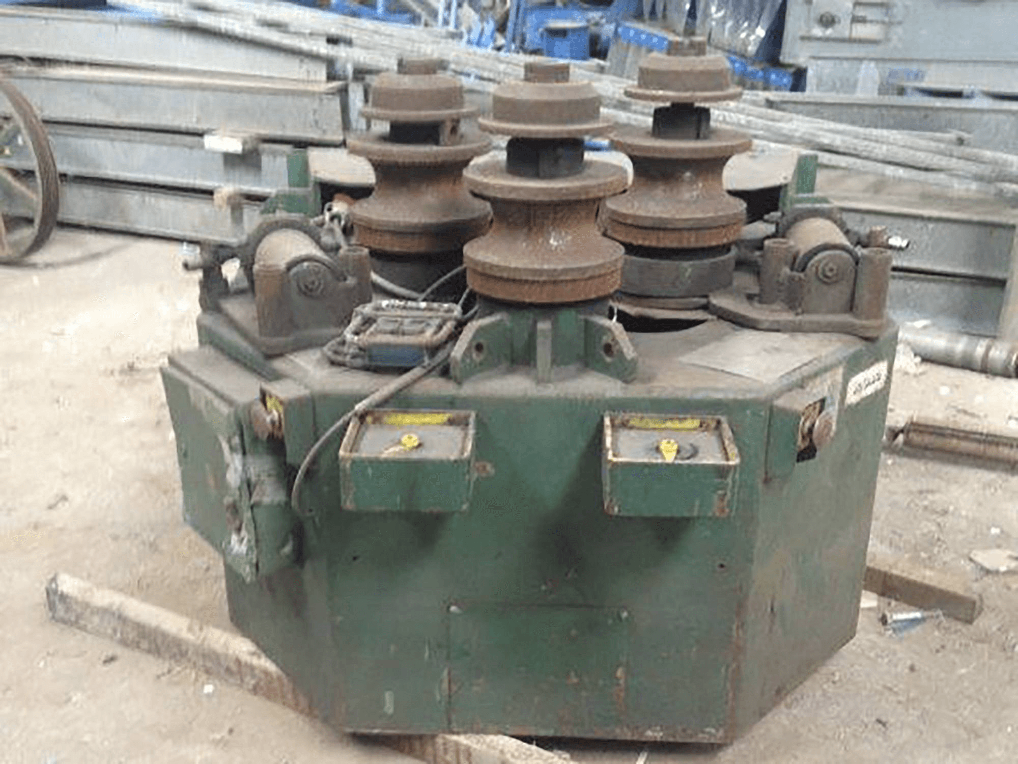 Front view of ROUNDO R-5