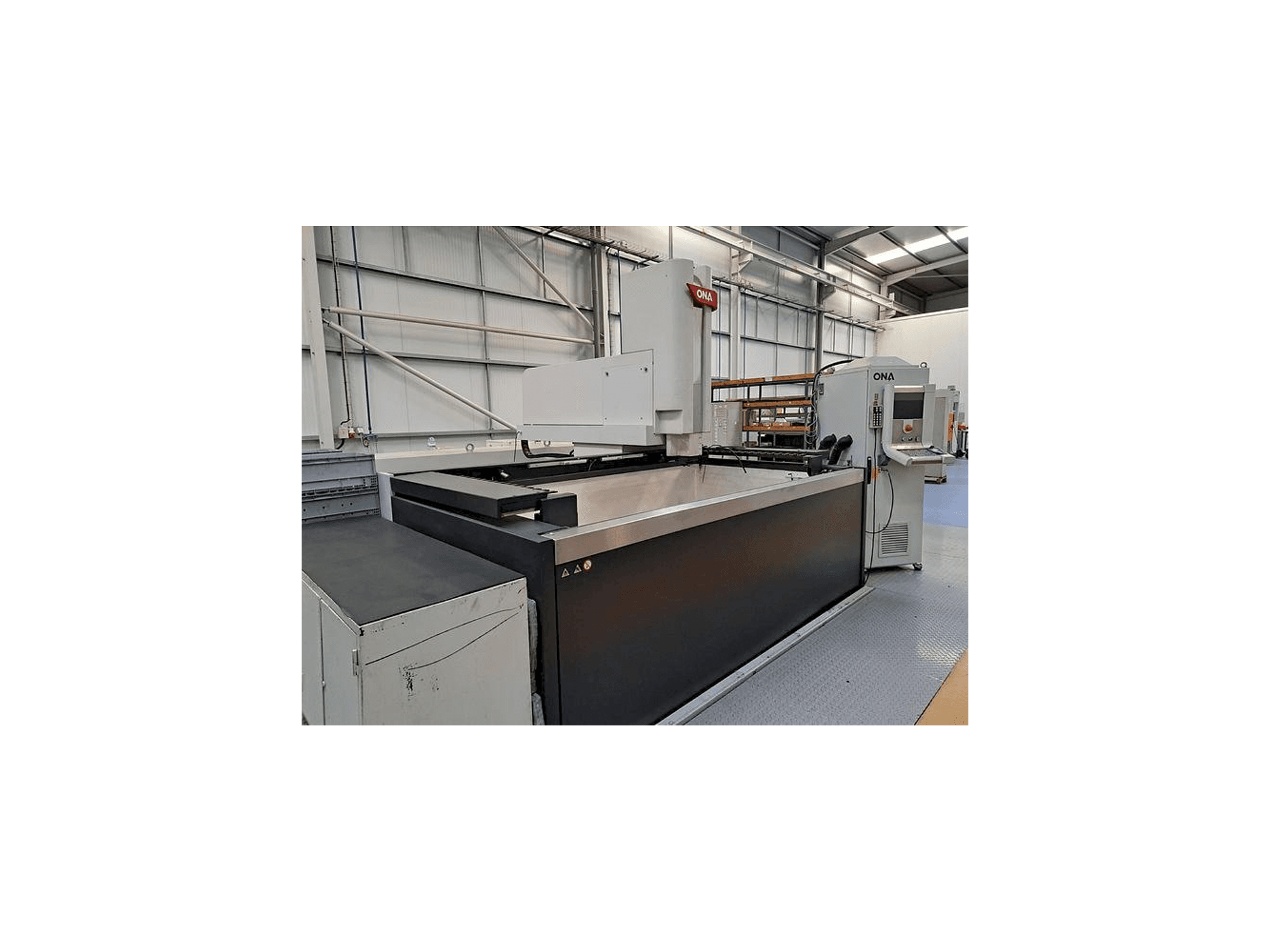 Front view of ONA QX8 B1 L machine